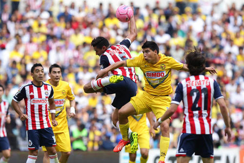 Acci&oacute;n del juego entre Am&eacute;rica y Chivas