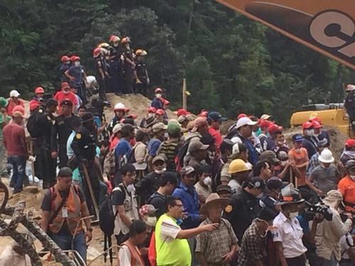 Hubo momentos de angustia, cuando vimos salir cuerpos de entre los escombros. (Foto: Mike Girón)