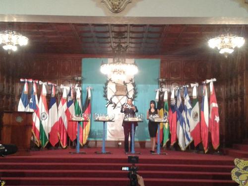 El sorteo realizado en el Palacio Nacional de la Cultura no servirá de nada; la cancelación de cinco países obligó a una nueva distribución de los equipos en dos grupos. (Foto: Archivo/Soy502)