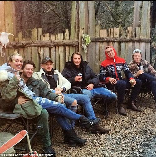 El s&aacute;bado, el grupo estuvo en Nashville para descansar en plena naturaleza. (Foto: Patrick Schwarnegger/Instagram)