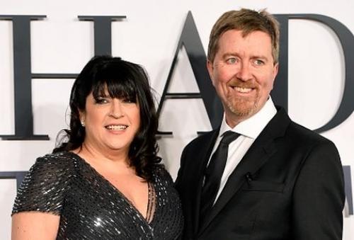Niall Leonard, esposo de E.L James, la autora de los libros de 50 sombras de Grey, ser&aacute; el guionista para la secuela 50 sombras m&aacute;s oscuras.
