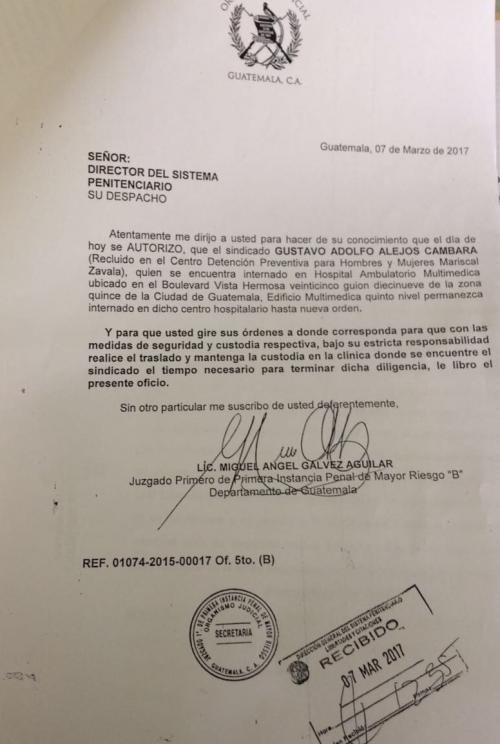 Esta es el oficio que envió el juez Miguel Ángel Gálvez al Sistema Penitenciario para informar que permanecerá recluido en el Hospital Ambulatorio Multimédica hasta nueva orden. (Foto: Soy502) 