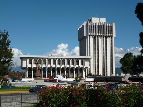 El Palacio de Justicia y Torre de Tribunales se ubican en el Centro C&iacute;vico. (Foto: Internet) 
