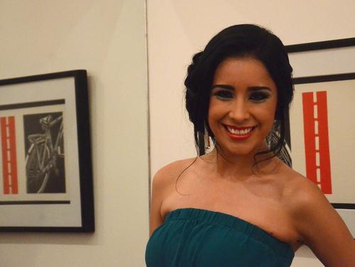 La comunicadora y actriz guatemalteca Pamela Paz, durante la inauguraci&oacute;n del Centro Cultural "Lumi&eacute;re". (Foto: Selene Mej&iacute;a/Soy502) 