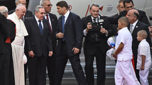 El papa anim&oacute; a los responsables pol&iacute;ticos de ambos pa&iacute;ses a continuar avanzando por el camino de la uni&oacute;n como prueba del alto servicio que est&aacute;n llamados a prestar a favor de la paz y el bienestar.  (Foto: AFP) 