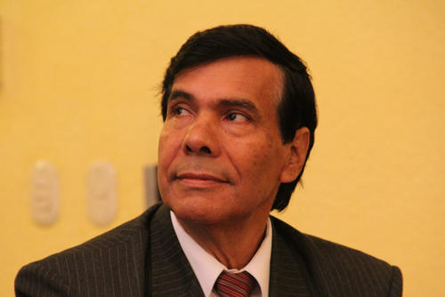 Edgar Pape, director suplente del Directorio de la SAT, señaló que la contratación de una empresa para mejorar la recaudación violaría leyes internacionales en materia de aduanas como el CAUCA y el RECAUCA (Foto: Alexis Batres/Soy502)