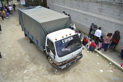 Un cami&oacute;n tambi&eacute;n fue decomisado en el cual, supuestamente, se cree que se trasladaban a los reos, negocio por el cual Lima Oliva cobraba hasta 6 mil d&oacute;lares. (Foto: Nuestro Diario)