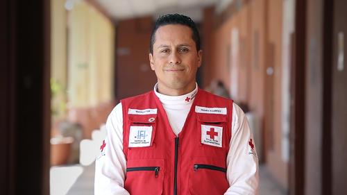 Pedro Ramírez, socorrista de la Cruz Roja Guatemalteca, contó que ayudar a los otros es su forma de vida. (Foto: George Rojas/Soy502)
