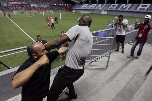 A los pu&ntilde;os termin&oacute; Paulo C&eacute;sar Wanchope. (Foto: La Prensa de Panam&aacute;)