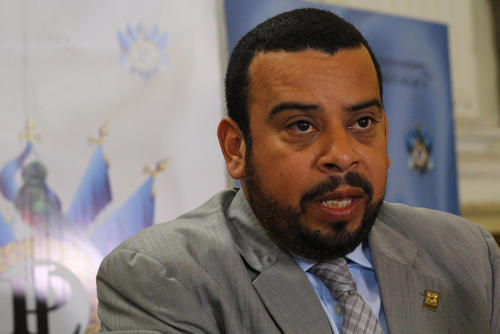 El diputado Rolando Pérez Betancourt abandonó la bancada de la UNE señalando que Sandra Torres lo presionó para dejar su primera casilla en el listado distrital con el fin de cederle el puesto a un financista. (Foto: Alexis Batres/Soy502)