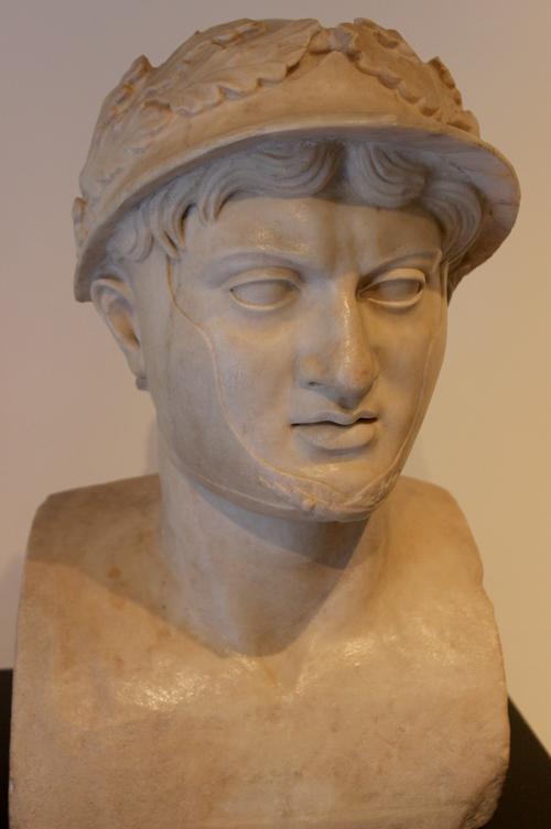 Las victorias de Pirro de Epiro eran tan onerosas que un d&iacute;a exclam&oacute;: "otra victoria como esta y habr&eacute; perdido la guerra". (Foto: Wikimedia).