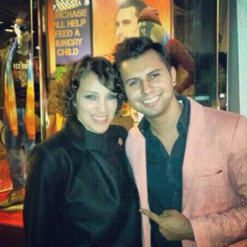 El cantate urbano Piva posa para sus redes sociales con Gaby Moreno. (Foto: Facebook/Piva) 