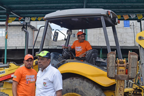 Los empleados del Ministerio de Comunicaciones utilizan el color anaranjado del Partido Patriota para "identificarse". (Foto: Esteban Biba/Soy502) 