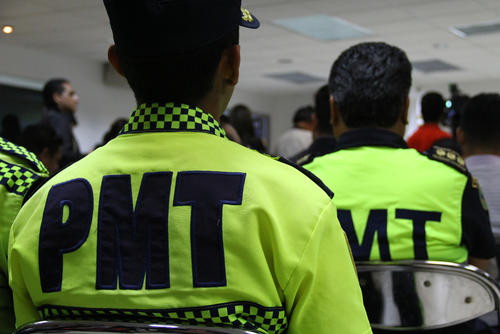 La PMT y el Departamento de Tr&aacute;nsito de la PNC se unir&aacute;n para multar a los conductores que incumplan con el impuesto de circulaci&oacute;n. (Foto: Alexis Batres/Soy502)