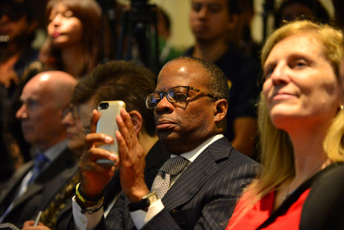 El embajador de los Estados Unidos, Todd Robinson, estuvo presente en la presentaci&oacute;n del informe de CICIG sobre la forma en que se financian los partidos pol&iacute;ticos en Guatemala. (Foto: Jes&uacute;s Alfonso/Soy502).