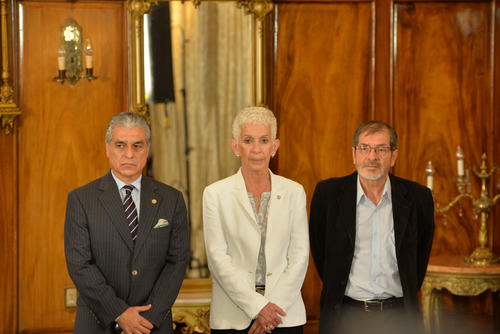 Adela de Torrebiarte participó en el proceso para elegir al sucesor de Roxana Baldetti al frente de la vicepresidencia, junto a Carlos Contreras (izquierda), actual presidente del IGSS y con Adrián Zapata, actual comisionado presidencial para el Desarrollo Rural. (Foto: Jesús Alfonso/Soy502)