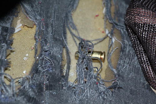 En uno de los asientos del auto fue encontrado un casquillo. (Foto: PNC) 