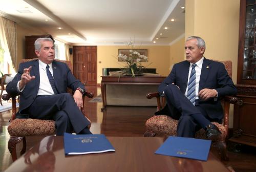 Los presidente de los organismos Legislativo y Ejecutivo mantuvieron una reunión para discutir sobre las posibles reformas que se harán a la Ley Electoral y de Partidos Políticos. (Foto: Presidencia)