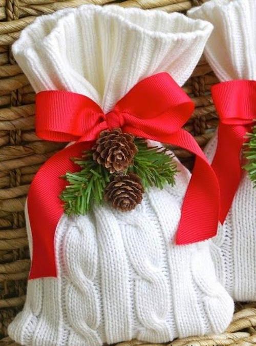 Seguimos reutilizando, corta las mangas de alg&uacute;n su&eacute;ter y ad&oacute;rnalo con listones de colores. (Foto: Pinterest)