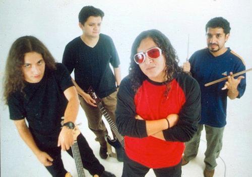 La agrupaci&oacute;n "Ricardo Andrade  los &uacute;ltimos adictos" es una de las m&aacute;s influyentes de los a&ntilde;os 90. (Foto: Kurt Zierlein) 