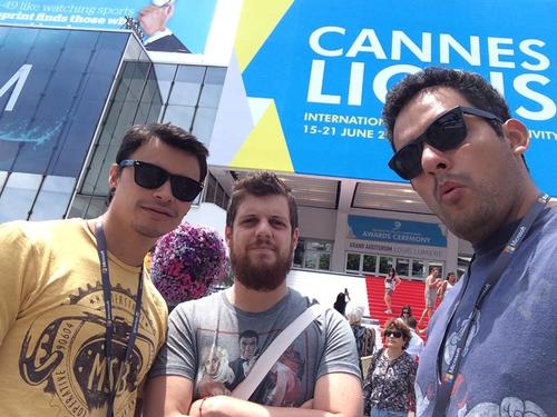 Rodrigo Costas (centro) represent&oacute; a Guatema en los Cannes Lions 2014 con su campa&ntilde;a creativa "Embajada Zona 18". (Foto: BBDO Guatemala oficial) 