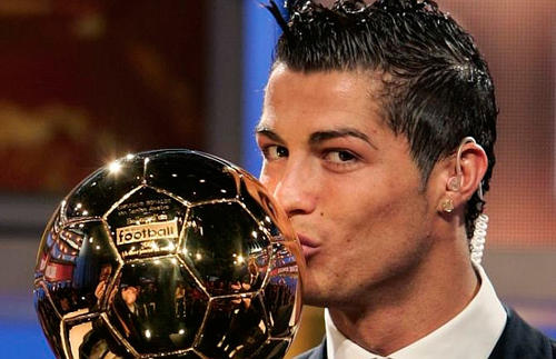 Cristiano Ronaldo, de 28 a&ntilde;os, posee un Bal&oacute;n de Oro que gan&oacute; en 2008.