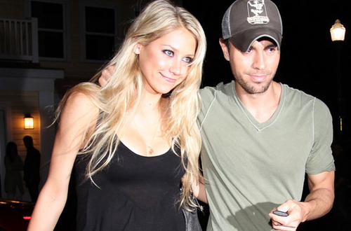 Enrique Iglesias y Anna Kournikova acaban de vender su casa en Miami.