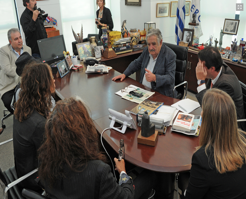 La banda ofreció un concierto en el Estadio Centenario de Montevideo, después de su paso por Guatemala.