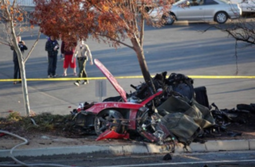 El auto se choc&oacute; con un &aacute;rbol. (Foto: Archivo/Soy502)
