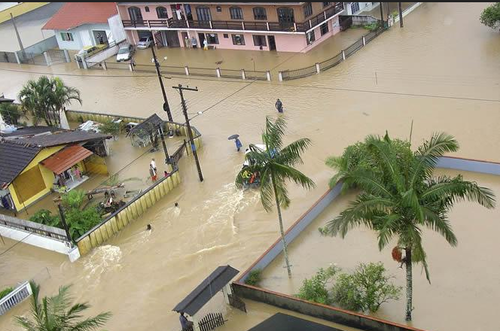 En Brasil las inundaciones y corrimientos de tierra han provocado miles de desalojos.