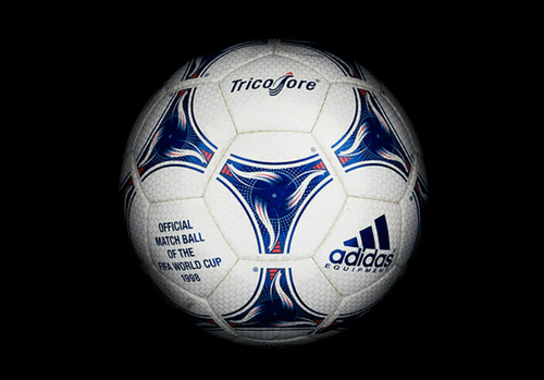 En Francia 1998 apareci&oacute; la primera pelota multicolor. 
