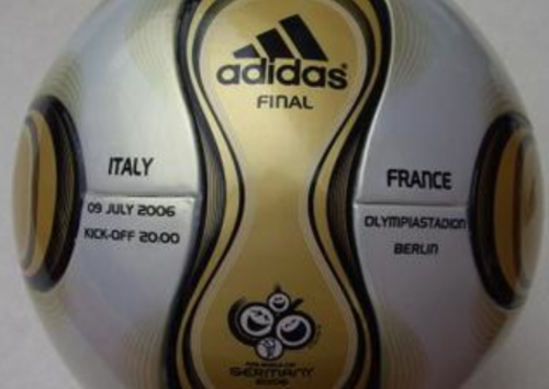 El primer bal&oacute;n totalmente esf&eacute;rico fue el de Alemania 2006.