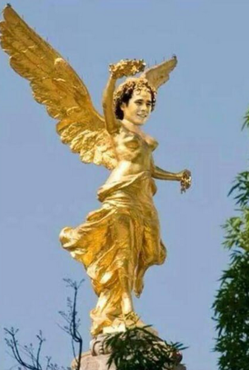 El resto de Memo Ochoa fue puesto en el cuerpo de todo personaje popular de la cultura mexicana.