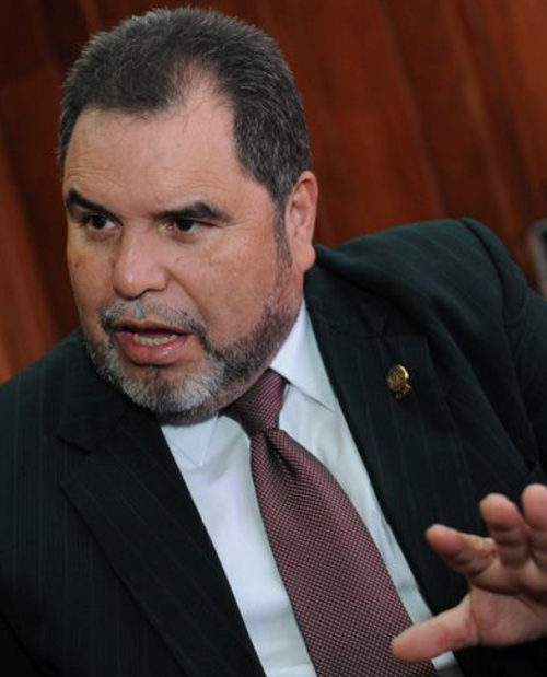 Carlos Alvarado Cerezo fue secretario del saliente rector Estuardo G&aacute;lvez. (Foto:Archivo) 