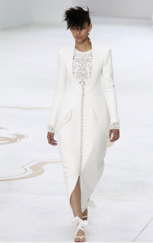 Las curvas cobran un nuevo sentido para Karl Lagerfeld. (Foto: Nowfashion) 