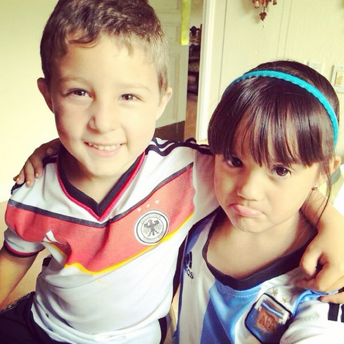 Conservar el respeto, la fraternidad &iexcl;y el buen humor!, a pesar de que uno gana y el otro pierde: lecci&oacute;n inevitable entre los amantes del deporte. Foto: Nancy Chang.