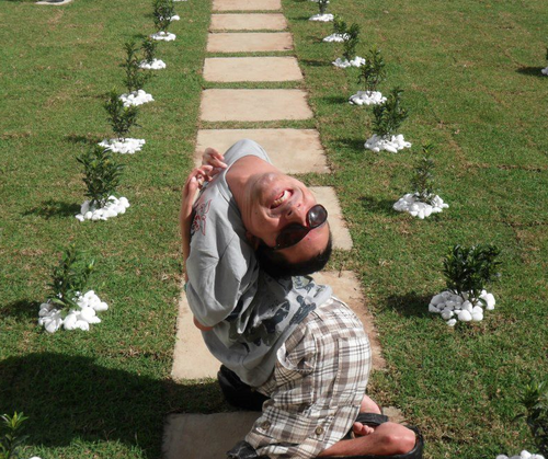 Claudio, logra realizar diversas tareas con la boca. (Foto: Facebook) 