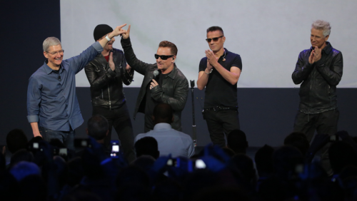 U2 ha colaborado durante a&ntilde;os en productos de la compa&ntilde;&iacute;a Apple.