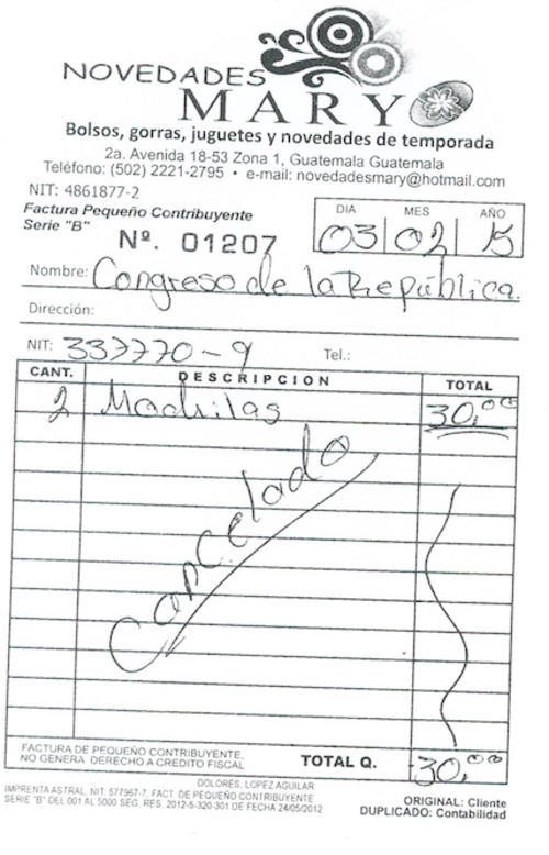 La bancada Todos asegura, con esta factura, que el precio de las mochilas es de 15 quetzales en cualquier almacén de la zona 1. (Foto: Bancada Todos)