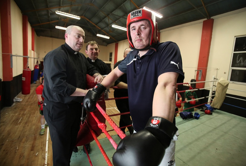 El cura se entren&oacute; fuertemente antes de la pelea. (Foto: diariocorreo.pe) 