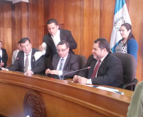 El TSE y la Usac firmaron un carta de entendimiento interinstitucional por medio de la cual habrá 8 mil estudiantes sancarlistas como observadores electorales. (Foto: Soy502)