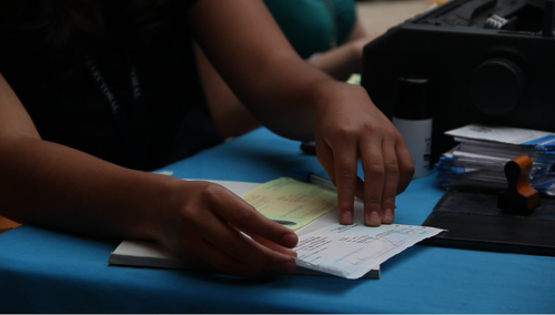 Tras empadronarse, los representantes del TSE deberán entregar una constancia con el número de padrón correspondiente. (Foto Fredy Hernández/Soy502)