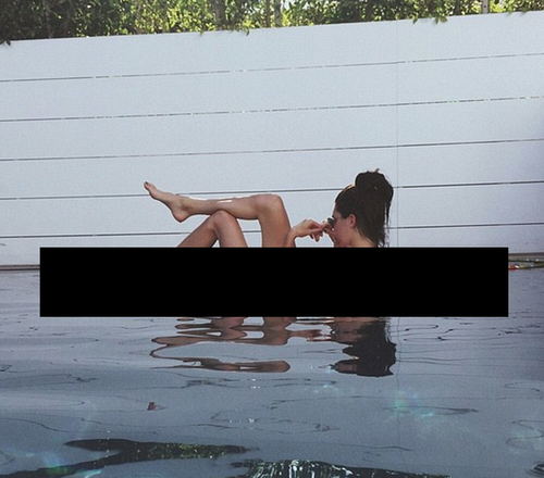 Una de las fotos que Kendall Jenner ha publicado desnuda, según el Daily Mail.