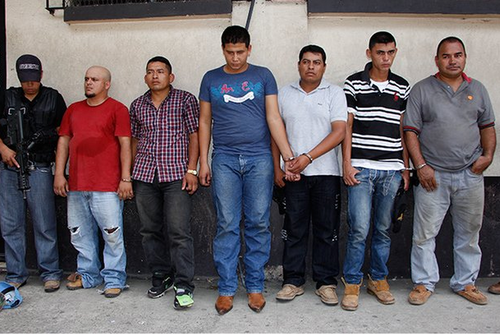 Foto de archivo de la captura de varios miembros de "Los Falsos Pastores", en junio de 2014. (Foto: PNC)