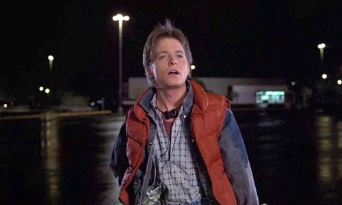 Aunque pasa el tiempo, Michael J. Fox a&uacute;n es recordado como Marty Mcfly (Foto: sopitas.com)