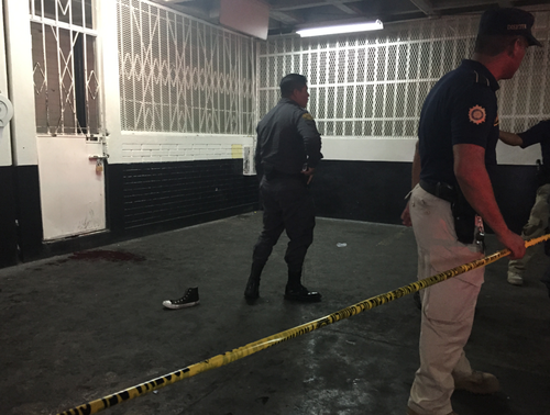 El ataque entre pandillas ocurri&oacute; en el s&oacute;tano de Tribunales en el &aacute;rea de las carceletas. (Foto: Soy502) 