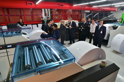 La impresi&oacute;n de las papeletas fue supervisada este mi&eacute;rcoles por el magistrado Julio Sol&oacute;rzano y las autoridades de la empresa encargada. (Foto: Wilder L&oacute;pez/Soy502)