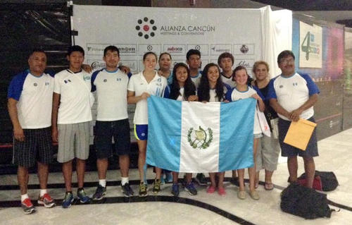 Selecci&oacute;n de Aguas Abiertas de Guatemala, que particip&oacute; en Canc&uacute;n. (Foto: Cortes&iacute;a COG)