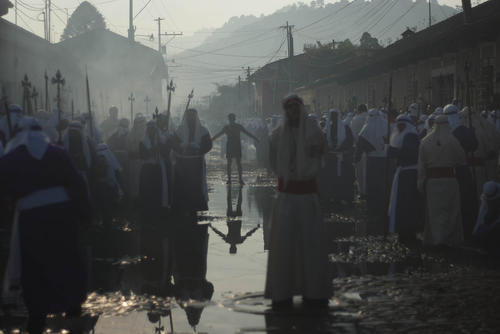 M&aacute;s de un mill&oacute;n de turistas visitar&aacute; la Antigua Guatemala durante la celebraci&oacute;n de la Semana Mayor y desde ya el sector privado de turismo de la Antigua as&iacute; como el Inguat se preparan con paquetes e informaci&oacute;n para recibirlos. (Foto: Jes&uacute;s Alfonso/Soy502)
