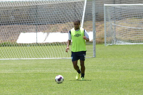 Thompson podr&iacute;a volver a ocupar el medio campo de la Sele. (Foto: Sergio Mu&ntilde;oz/Nuestro Diario)